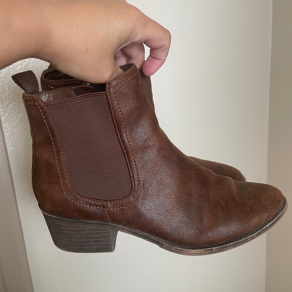 Volatile Boots